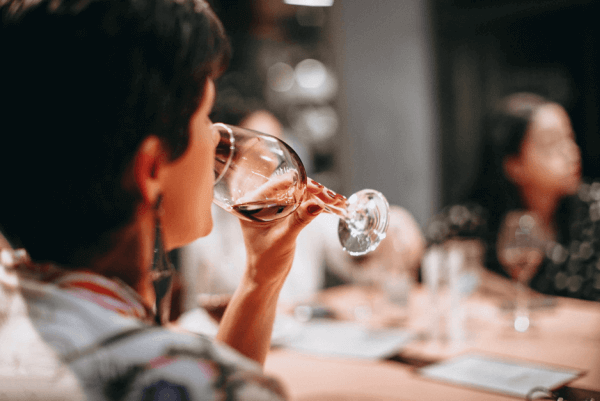 cómo saber si un vino está malo